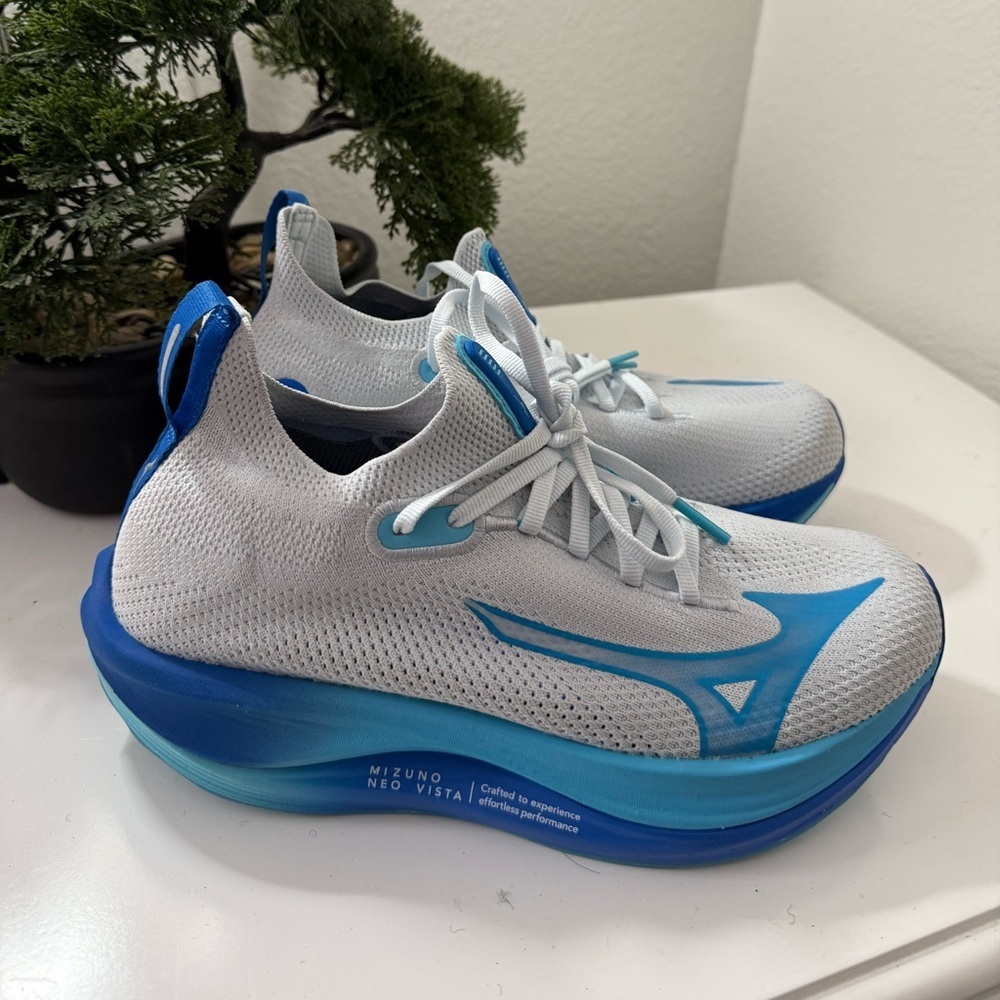Mizuno Neo Vista Surf women size 8 Blue Sneakers